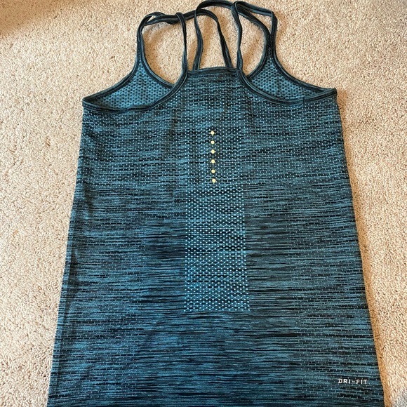 Workout tank - Picture 2 of 3